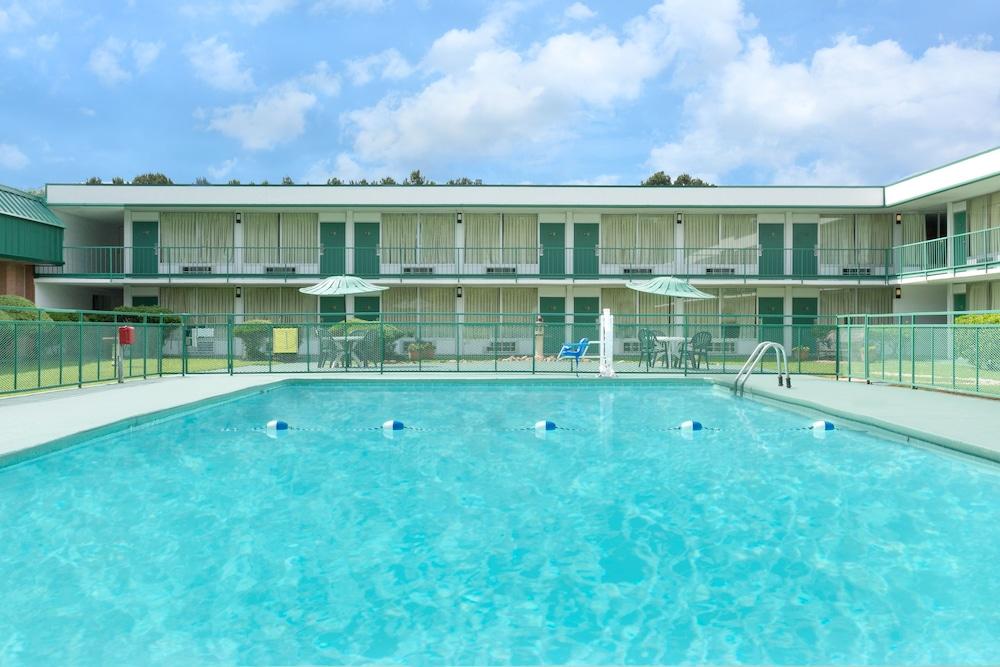 Super 8 By Wyndham Hope Hotell Exteriör bild