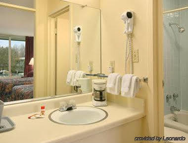 Super 8 By Wyndham Hope Hotell Exteriör bild